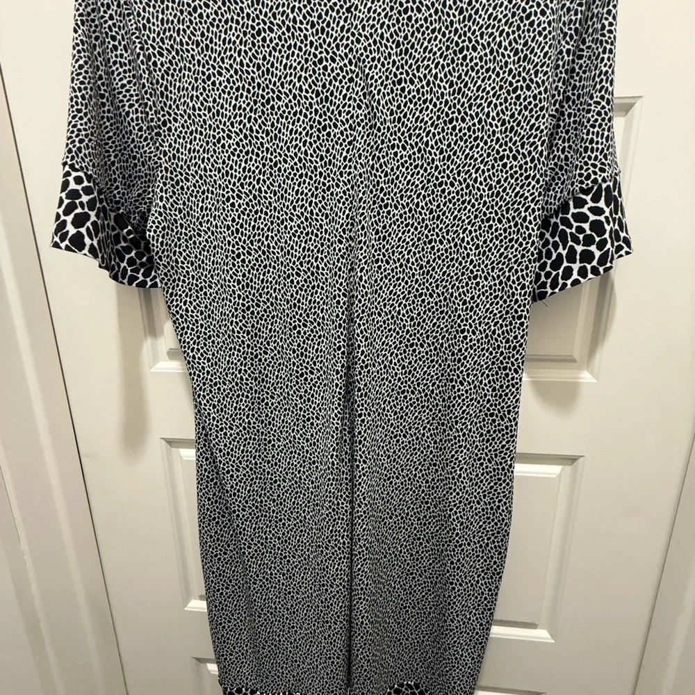 🎉Host Pick🎉Michael Kors Black & White Animal Print Shift - Size large